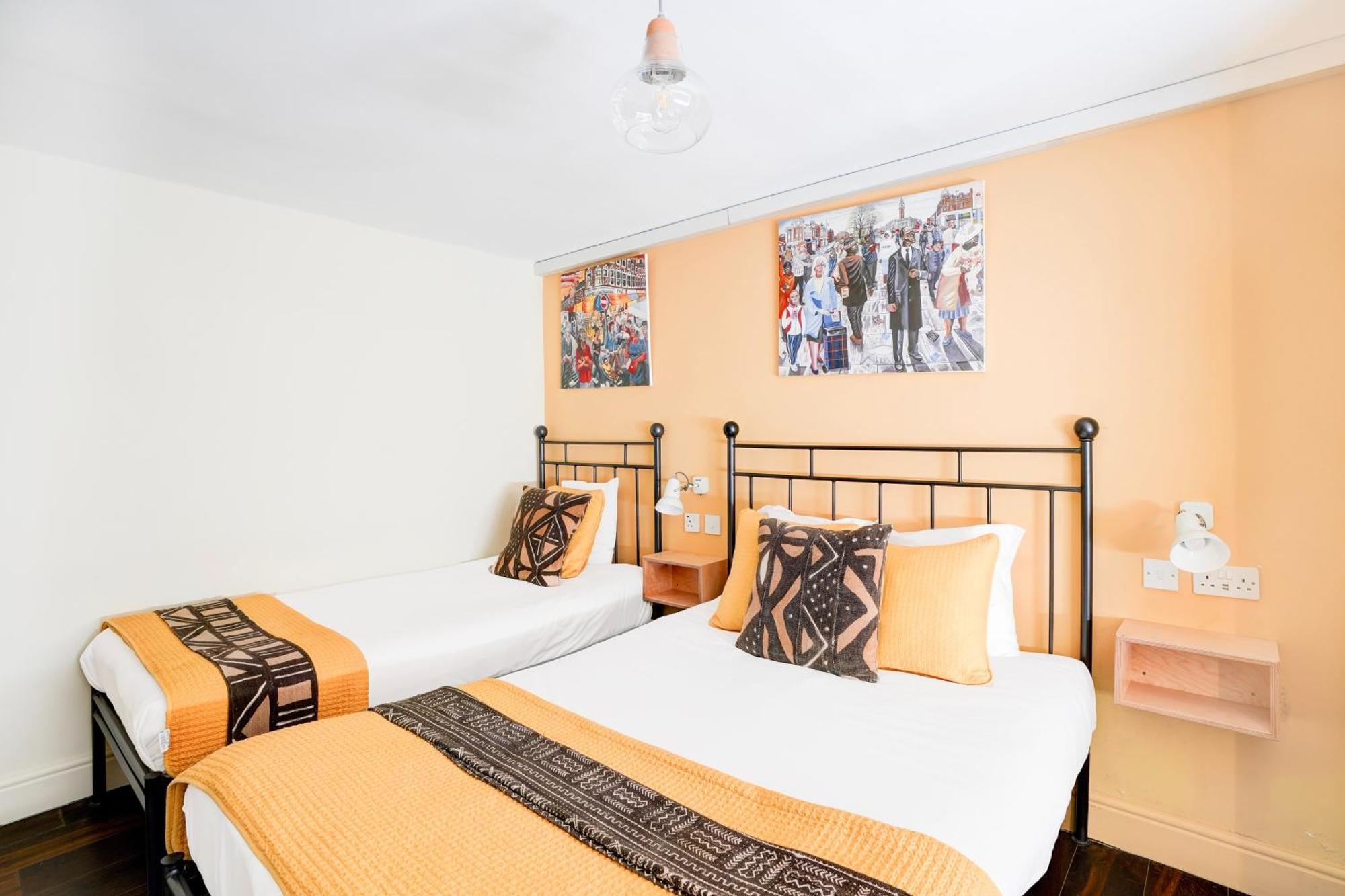 Hotel Dancenter Southwark Near Bridge 3*