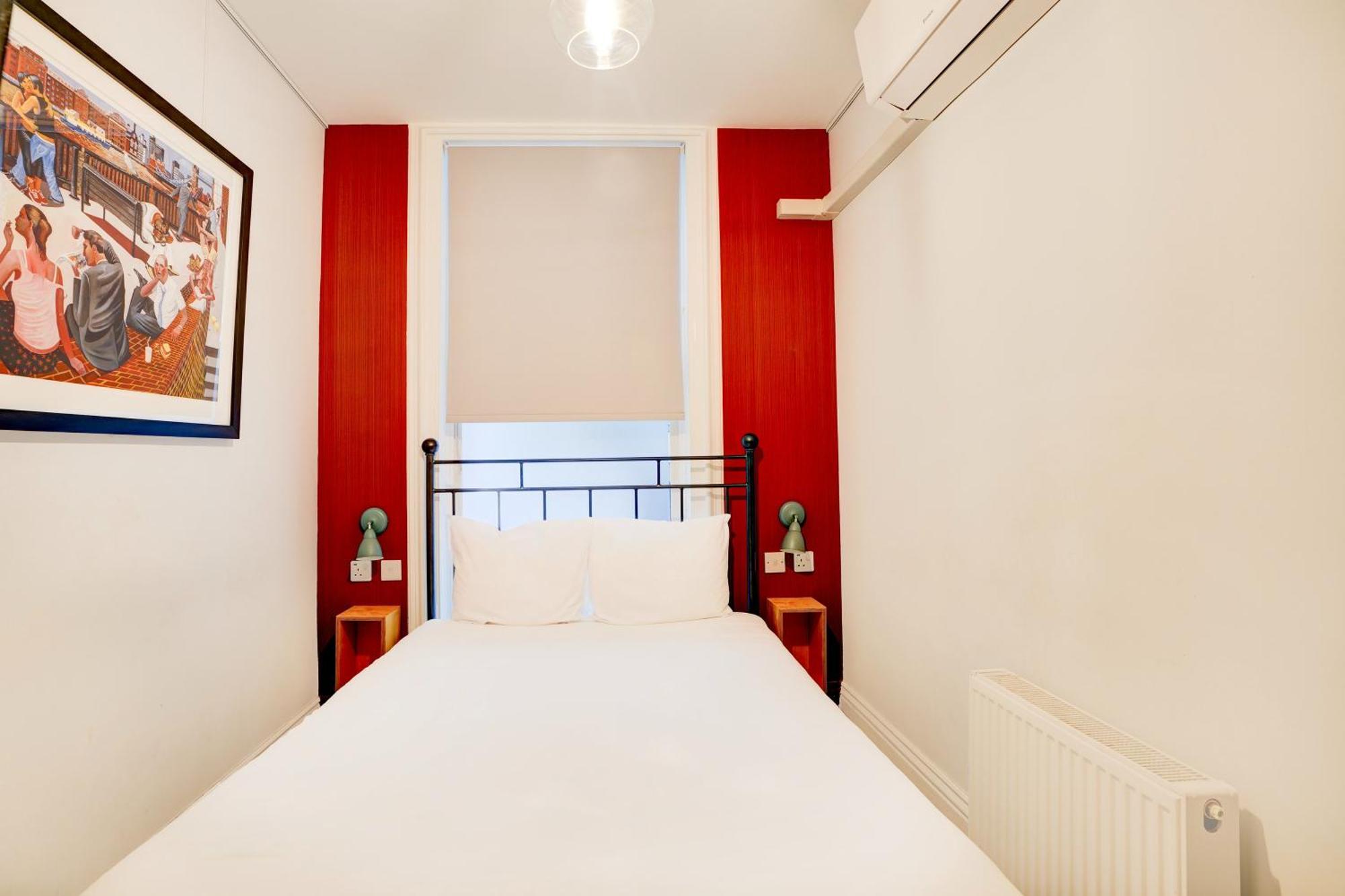 Hotel Dancenter Southwark Near Bridge 3*