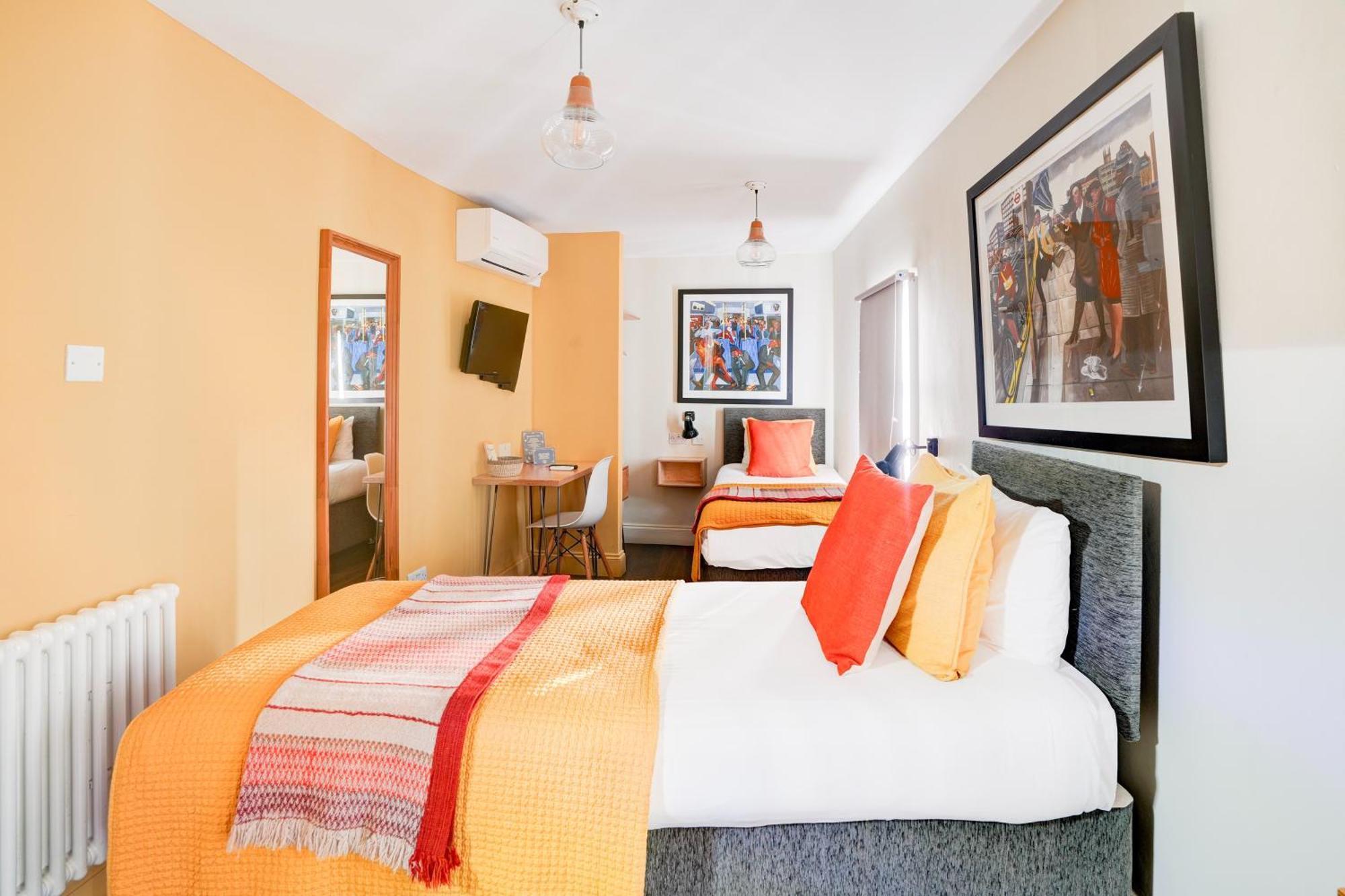 Dancenter Southwark Near Bridge 3*